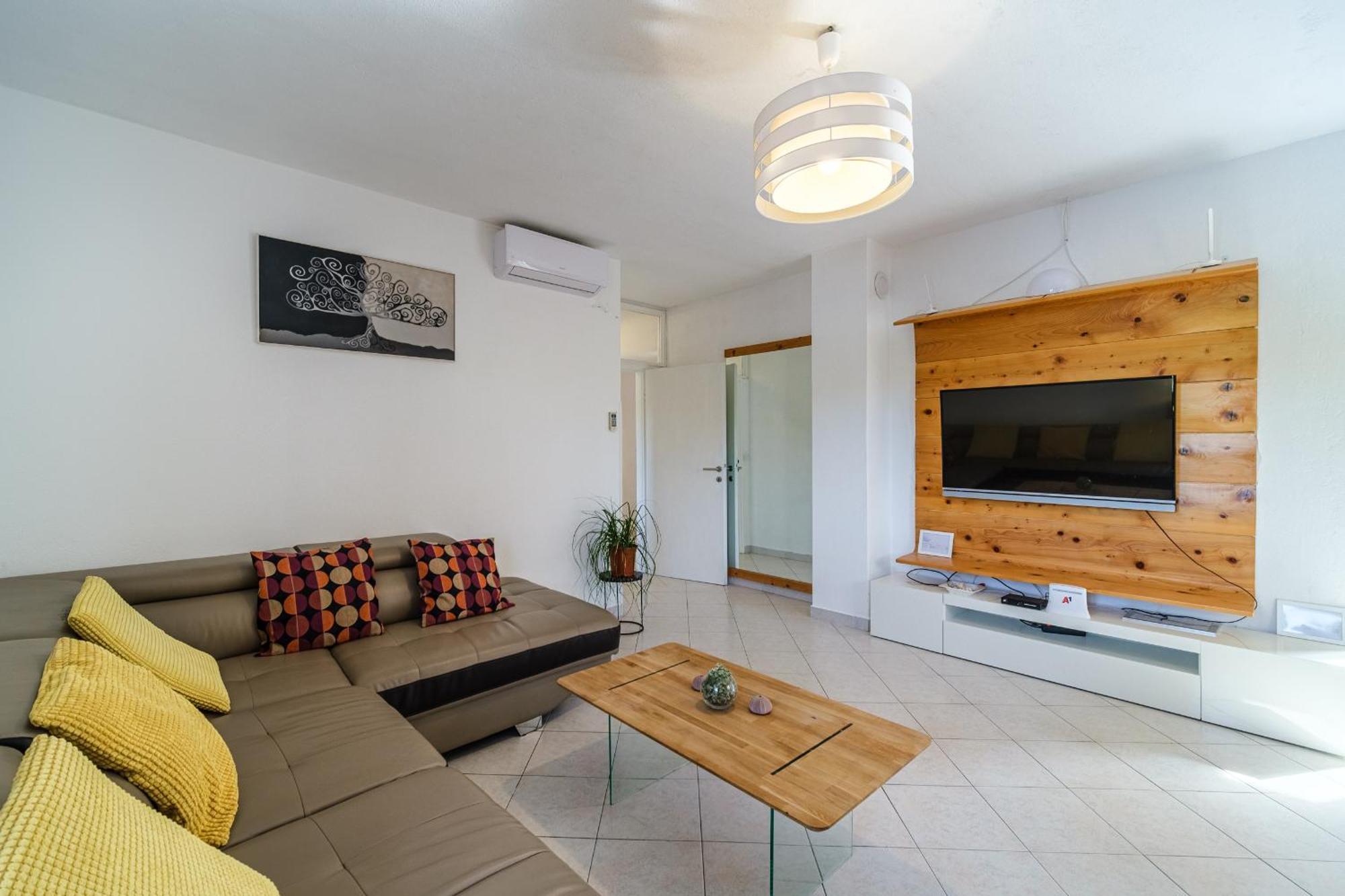 Vila Tudor Bobovisca Экстерьер фото